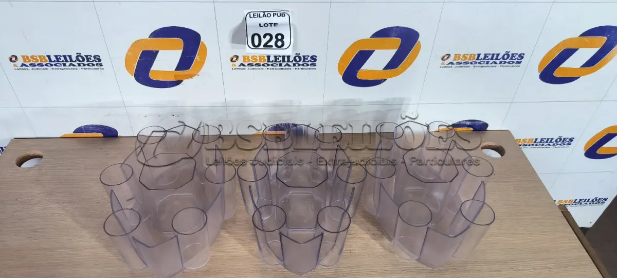 LOTE 028 - 03 BALDES EM ACRÍLICO TRANSPARENTE PARA COMBO. (NO ESTADO) ATENÇÃO! FAZER A VISITAÇÃO ANTES DE ARREMATAR, NÃO SABEMOS SE FUNCIONA. LEILÃO NÃO TEM GARANTIA E NEM DEVOLUÇÃO, SUJEITO A POSSÍVEIS AVARIAS VISÍVEIS/OCULTAS E/OU AUSÊNCIA DE COMPONENTES.