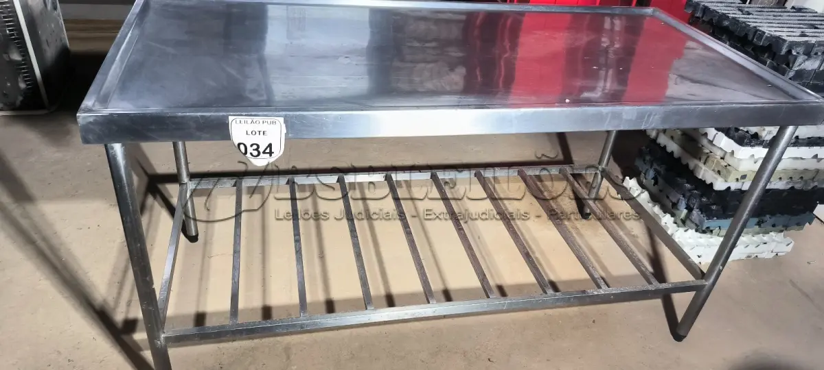 LOTE 034 - 01 BANCADA EM INOX MEDIDO 0,78CM X 1,70CM. (NO ESTADO) ATENÇÃO! FAZER A VISITAÇÃO ANTES DE ARREMATAR, NÃO SABEMOS SE FUNCIONA. LEILÃO NÃO TEM GARANTIA E NEM DEVOLUÇÃO, SUJEITO A POSSÍVEIS AVARIAS VISÍVEIS/OCULTAS E/OU AUSÊNCIA DE COMPONENTES.