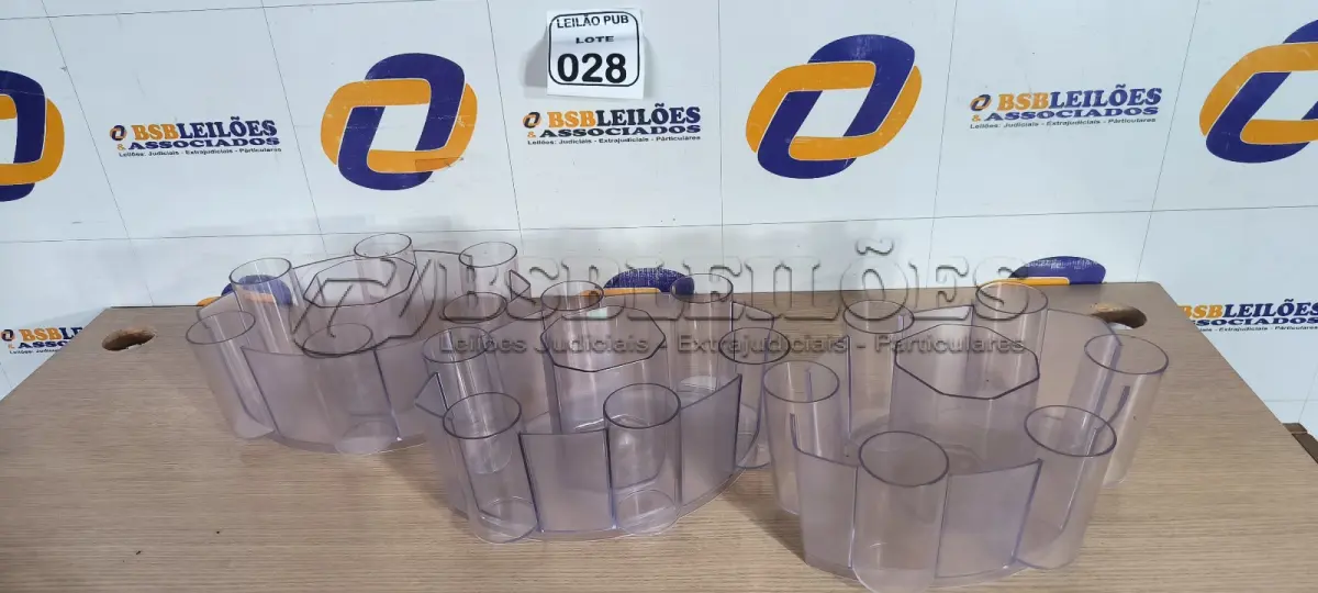 LOTE 028 - 03 BALDES EM ACRÍLICO TRANSPARENTE PARA COMBO. (NO ESTADO) ATENÇÃO! FAZER A VISITAÇÃO ANTES DE ARREMATAR, NÃO SABEMOS SE FUNCIONA. LEILÃO NÃO TEM GARANTIA E NEM DEVOLUÇÃO, SUJEITO A POSSÍVEIS AVARIAS VISÍVEIS/OCULTAS E/OU AUSÊNCIA DE COMPONENTES.