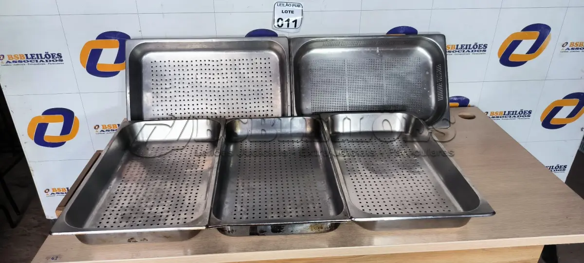 LOTE 011 - 05 CUBAS PERFURADAS EM INOX. (NO ESTADO) ATENÇÃO! FAZER A VISITAÇÃO ANTES DE ARREMATAR, NÃO SABEMOS SE FUNCIONA. LEILÃO NÃO TEM GARANTIA E NEM DEVOLUÇÃO, SUJEITO A POSSÍVEIS AVARIAS VISÍVEIS/OCULTAS E/OU AUSÊNCIA DE COMPONENTES.