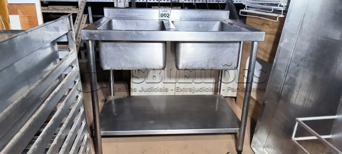 LOTE 002 - 01 PIA EM INOX 02 CUBAS FUNDAS MEDINDO 1,00CM X 0,70CM DE ALTURA 0,85 CM. (NO ESTADO) ATENÇÃO! FAZER A VISITAÇÃO ANTES DE ARREMATAR, NÃO SABEMOS SE FUNCIONA. LEILÃO NÃO TEM GARANTIA E NEM DEVOLUÇÃO, SUJEITO A POSSÍVEIS AVARIAS VISÍVEIS/OCULTAS E/OU AUSÊNCIA DE COMPONENTES.