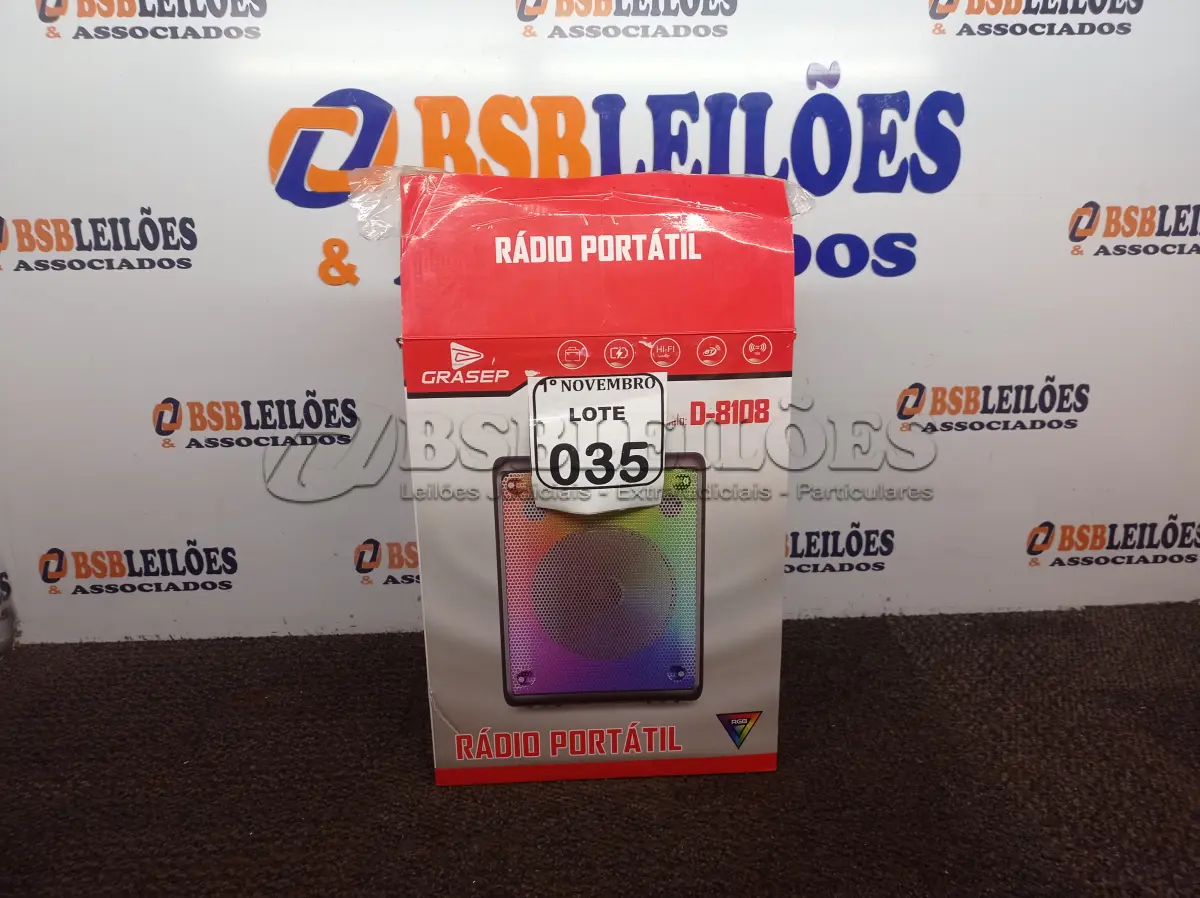 LOTE 035 - 01 RÁDIO PORTÁTIL MODELO D-8108. (NO ESTADO) ATENÇÃO! FAZER A VISITAÇÃO ANTES DE ARREMATAR, NÃO SABEMOS SE FUNCIONA. LEILÃO NÃO TEM GARANTIA E NEM DEVOLUÇÃO, SUJEITO A POSSÍVEIS AVARIAS VISÍVEIS/OCULTAS E/OU AUSÊNCIA DE COMPONENTES.