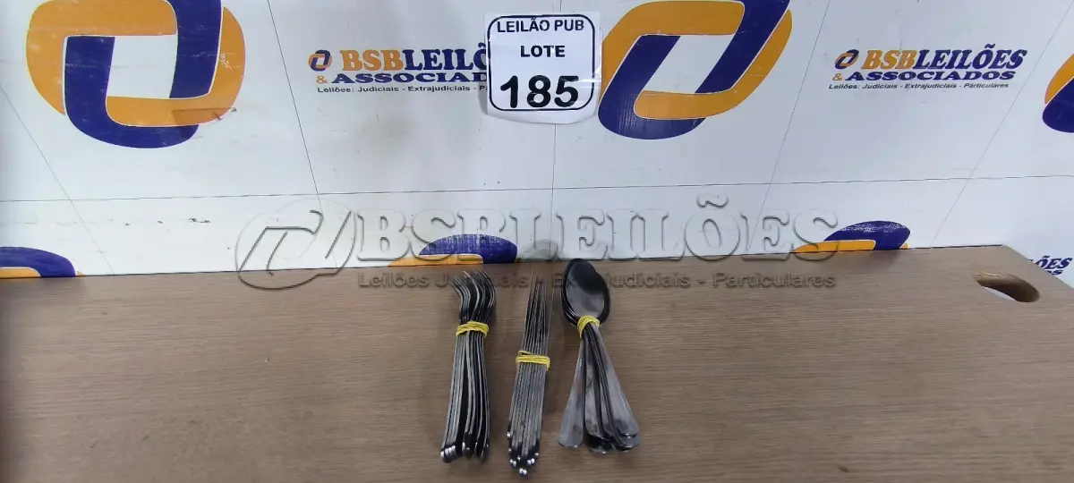 LOTE 185 - 10 GARFOS, 10 COLHERES E 10 FACAS DE MESA. (NO ESTADO) ATENÇÃO! FAZER A VISITAÇÃO ANTES DE ARREMATAR, NÃO SABEMOS SE FUNCIONA. LEILÃO NÃO TEM GARANTIA E NEM DEVOLUÇÃO, SUJEITO A POSSÍVEIS AVARIAS VISÍVEIS/OCULTAS E/OU AUSÊNCIA DE COMPONENTES.