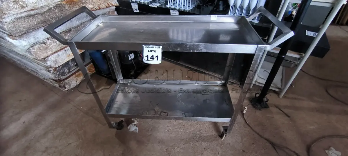 LOTE 141 - 01 CARRINHO EM INOX. (NO ESTADO) ATENÇÃO! FAZER A VISITAÇÃO ANTES DE ARREMATAR, NÃO SABEMOS SE FUNCIONA. LEILÃO NÃO TEM GARANTIA E NEM DEVOLUÇÃO, SUJEITO A POSSÍVEIS AVARIAS VISÍVEIS/OCULTAS E/OU AUSÊNCIA DE COMPONENTES.