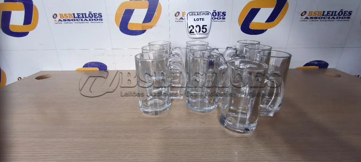 LOTE 205 - 10 CANECAS DE VIDRO PARA CHOPP. (NO ESTADO) ATENÇÃO! FAZER A VISITAÇÃO ANTES DE ARREMATAR, NÃO SABEMOS SE FUNCIONA. LEILÃO NÃO TEM GARANTIA E NEM DEVOLUÇÃO, SUJEITO A POSSÍVEIS AVARIAS VISÍVEIS/OCULTAS E/OU AUSÊNCIA DE COMPONENTES.