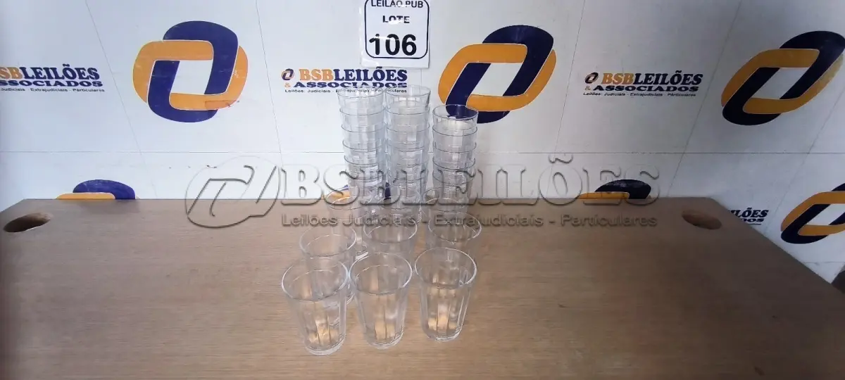 LOTE 106 - 26 COPOS AMERICANOS E 06 CANECAS P/ CHOPP DE VIDRO. (NO ESTADO) ATENÇÃO! FAZER A VISITAÇÃO ANTES DE ARREMATAR, NÃO SABEMOS SE FUNCIONA. LEILÃO NÃO TEM GARANTIA E NEM DEVOLUÇÃO, SUJEITO A POSSÍVEIS AVARIAS VISÍVEIS/OCULTAS E/OU AUSÊNCIA DE COMPONENTES.