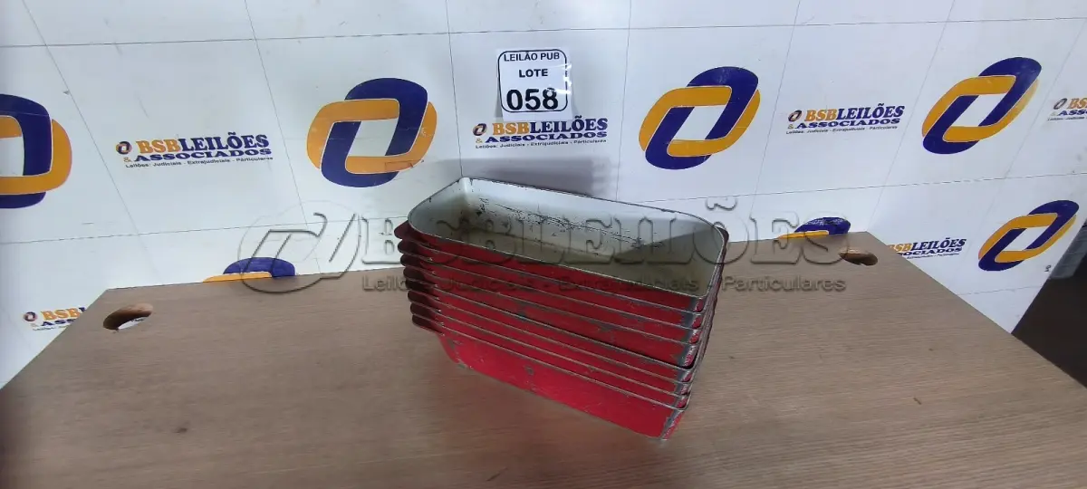 LOTE 058 - 08 FORMAS EM ALUMÍNIO. (NO ESTADO) ATENÇÃO! FAZER A VISITAÇÃO ANTES DE ARREMATAR, NÃO SABEMOS SE FUNCIONA. LEILÃO NÃO TEM GARANTIA E NEM DEVOLUÇÃO, SUJEITO A POSSÍVEIS AVARIAS VISÍVEIS/OCULTAS E/OU AUSÊNCIA DE COMPONENTES.