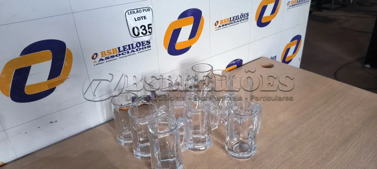 LOTE 035 - 10 CANECA DE VIDRO PARA CHOPP. (NO ESTADO) ATENÇÃO! FAZER A VISITAÇÃO ANTES DE ARREMATAR, NÃO SABEMOS SE FUNCIONA. LEILÃO NÃO TEM GARANTIA E NEM DEVOLUÇÃO, SUJEITO A POSSÍVEIS AVARIAS VISÍVEIS/OCULTAS E/OU AUSÊNCIA DE COMPONENTES.