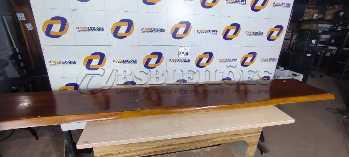 LOTE 068 - 01 TÁBUA EM MADEIRA PARA BANCADA 2,58CM X 0,38 CM. (NO ESTADO) ATENÇÃO! FAZER A VISITAÇÃO ANTES DE ARREMATAR, NÃO SABEMOS SE FUNCIONA. LEILÃO NÃO TEM GARANTIA E NEM DEVOLUÇÃO, SUJEITO A POSSÍVEIS AVARIAS VISÍVEIS/OCULTAS E/OU AUSÊNCIA DE COMPONENTES.