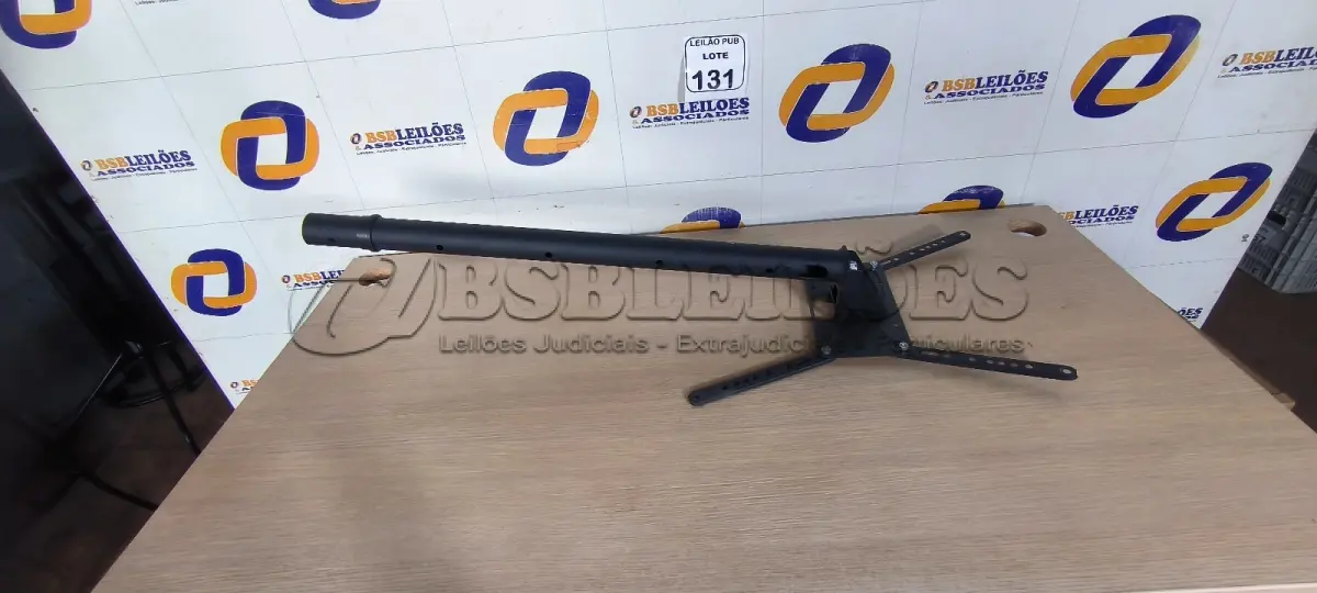 LOTE 131 - 01 SUPORTE PARA TV. (NO ESTADO) ATENÇÃO! FAZER A VISITAÇÃO ANTES DE ARREMATAR, NÃO SABEMOS SE FUNCIONA. LEILÃO NÃO TEM GARANTIA E NEM DEVOLUÇÃO, SUJEITO A POSSÍVEIS AVARIAS VISÍVEIS/OCULTAS E/OU AUSÊNCIA DE COMPONENTES.