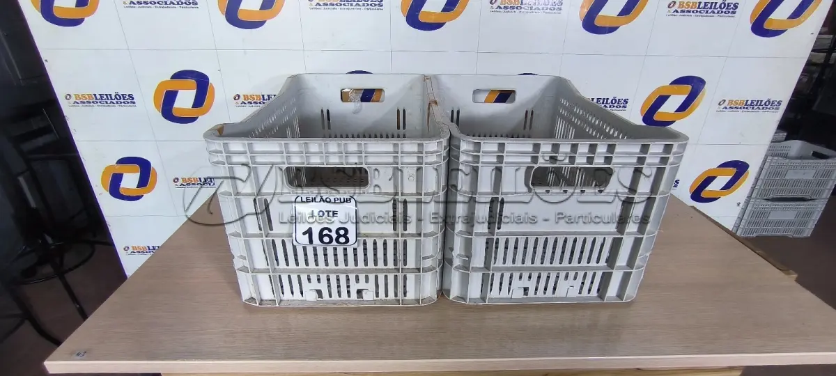LOTE 168 - 02 CAIXAS PARA TRANSPORTE. (NO ESTADO) ATENÇÃO! FAZER A VISITAÇÃO ANTES DE ARREMATAR, NÃO SABEMOS SE FUNCIONA. LEILÃO NÃO TEM GARANTIA E NEM DEVOLUÇÃO, SUJEITO A POSSÍVEIS AVARIAS VISÍVEIS/OCULTAS E/OU AUSÊNCIA DE COMPONENTES.