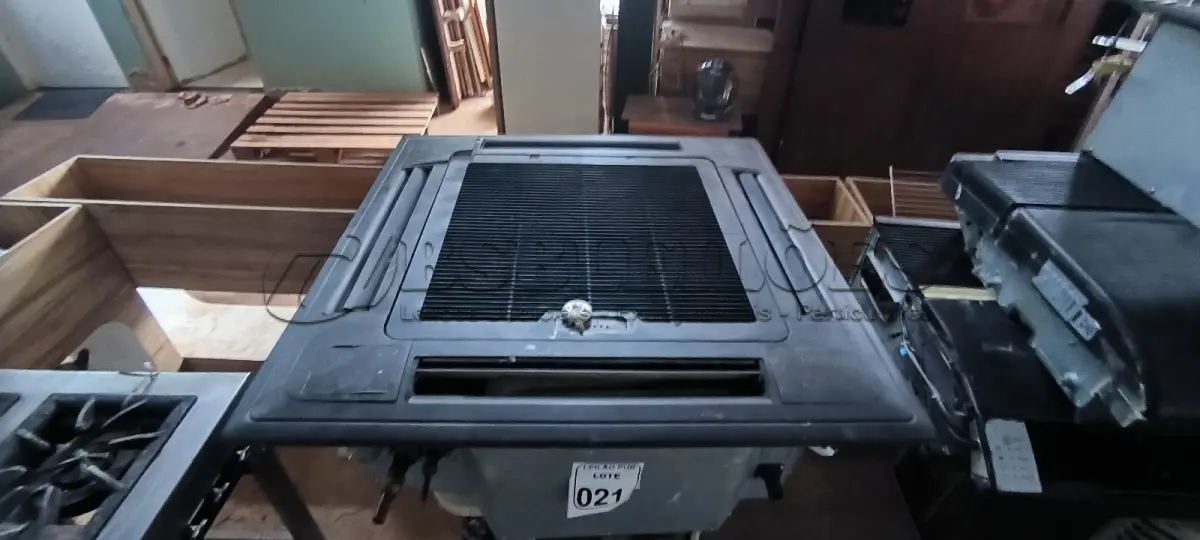 LOTE 021 - 01 AR CONDICIONADO COM EVAPORADORA DE TETO K7. (NO ESTADO) ATENÇÃO! FAZER A VISITAÇÃO ANTES DE ARREMATAR, NÃO SABEMOS SE FUNCIONA. LEILÃO NÃO TEM GARANTIA E NEM DEVOLUÇÃO, SUJEITO A POSSÍVEIS AVARIAS VISÍVEIS/OCULTAS E/OU AUSÊNCIA DE COMPONENTES.