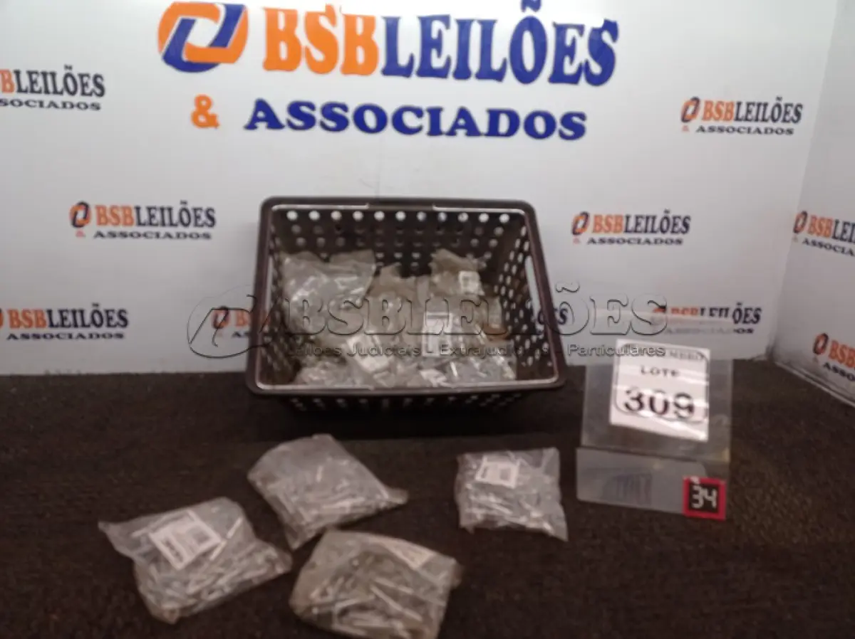 LOTE 309 - 01 LOTE C/GRANDE QUANTIDADE REBITES(NOVO). (NO ESTADO) ATENÇÃO! FAZER A VISITAÇÃO ANTES DE ARREMATAR, NÃO SABEMOS SE FUNCIONA. LEILÃO NÃO TEM GARANTIA E NEM DEVOLUÇÃO, SUJEITO A POSSÍVEIS AVARIAS VISÍVEIS/OCULTAS E/OU AUSÊNCIA DE COMPONENTES.