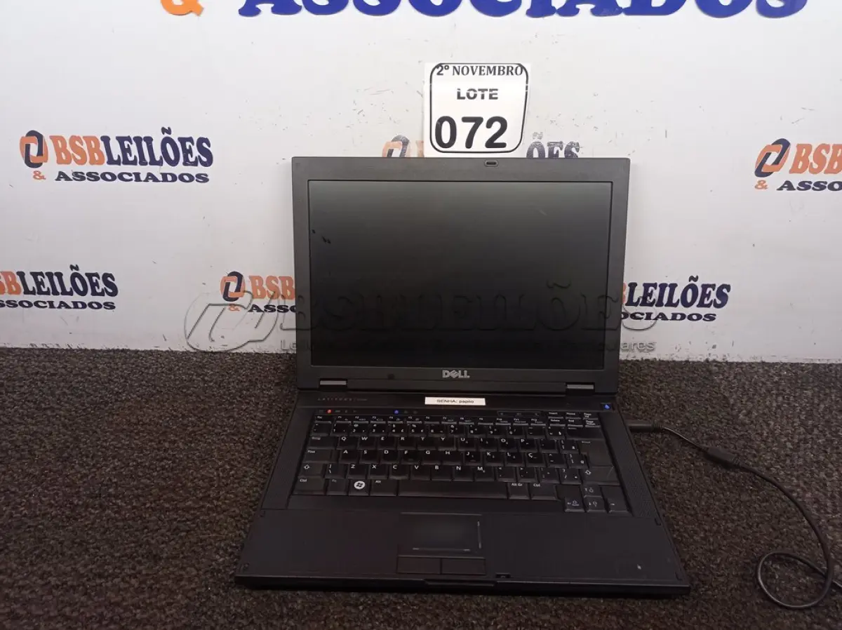 LOTE 072 - 01 NOTEBOOK MARCA DELL. (NO ESTADO) ATENÇÃO! FAZER A VISITAÇÃO ANTES DE ARREMATAR, NÃO SABEMOS SE FUNCIONA. LEILÃO NÃO TEM GARANTIA E NEM DEVOLUÇÃO, SUJEITO A POSSÍVEIS AVARIAS VISÍVEIS/OCULTAS E/OU AUSÊNCIA DE COMPONENTES.