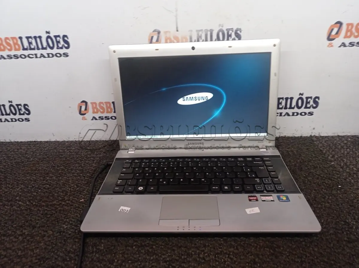 LOTE 105 - 01 NOTEBOOK MARCA POSITIVO. (NO ESTADO) ATENÇÃO! FAZER A VISITAÇÃO ANTES DE ARREMATAR, NÃO SABEMOS SE FUNCIONA. LEILÃO NÃO TEM GARANTIA E NEM DEVOLUÇÃO, SUJEITO A POSSÍVEIS AVARIAS VISÍVEIS/OCULTAS E/OU AUSÊNCIA DE COMPONENTES.