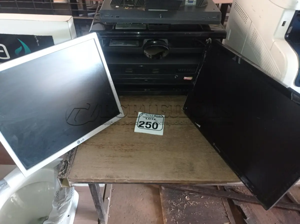 LOTE 250 - 09 MONITORES LCD MARCAS E MODELOS DIVERSOS P/RETIRADA DE PEÇAS. (NO ESTADO) ATENÇÃO! FAZER A VISITAÇÃO ANTES DE ARREMATAR, NÃO SABEMOS SE FUNCIONA. LEILÃO NÃO TEM GARANTIA E NEM DEVOLUÇÃO, SUJEITO A POSSÍVEIS AVARIAS VISÍVEIS/OCULTAS E/OU AUSÊNCIA DE COMPONENTES.