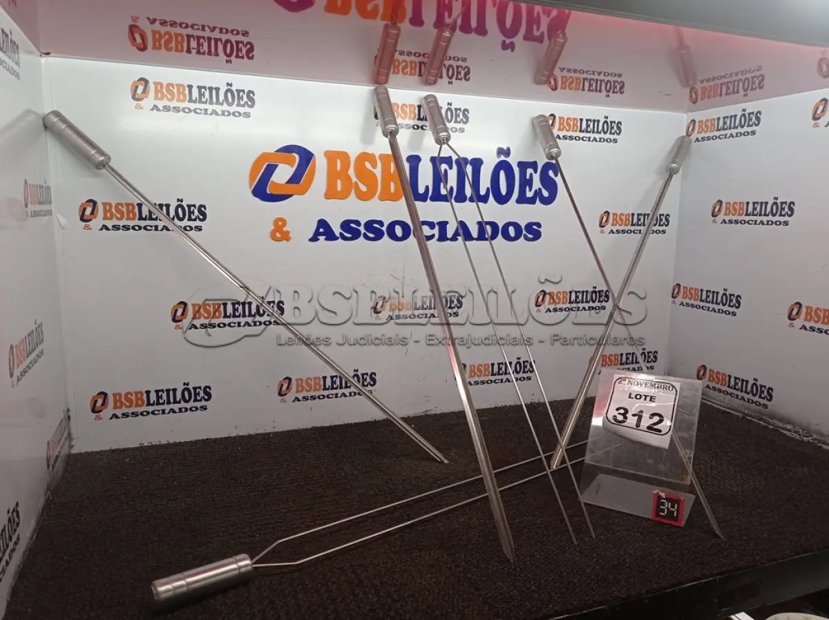 LOTE 312 - 06 ESPETOS DIVERSOS P/CHURRASCO(NOVO) (NO ESTADO) ATENÇÃO! FAZER A VISITAÇÃO ANTES DE ARREMATAR, NÃO SABEMOS SE FUNCIONA. LEILÃO NÃO TEM GARANTIA E NEM DEVOLUÇÃO, SUJEITO A POSSÍVEIS AVARIAS VISÍVEIS/OCULTAS E/OU AUSÊNCIA DE COMPONENTES.