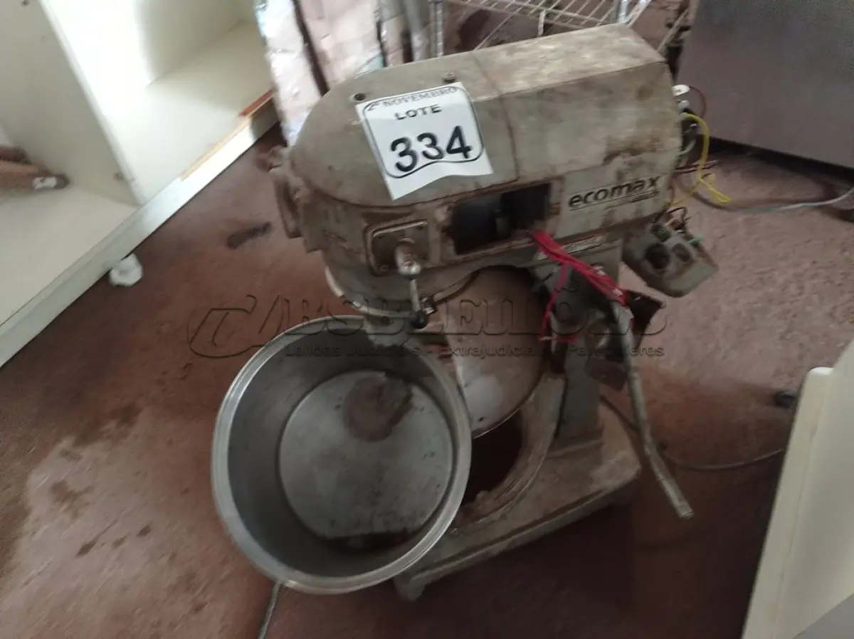 LOTE 334 - 01 SUCATA DE BATEDEIRA. (NO ESTADO) ATENÇÃO! FAZER A VISITAÇÃO ANTES DE ARREMATAR, NÃO SABEMOS SE FUNCIONA. LEILÃO NÃO TEM GARANTIA E NEM DEVOLUÇÃO, SUJEITO A POSSÍVEIS AVARIAS VISÍVEIS/OCULTAS E/OU AUSÊNCIA DE COMPONENTES.