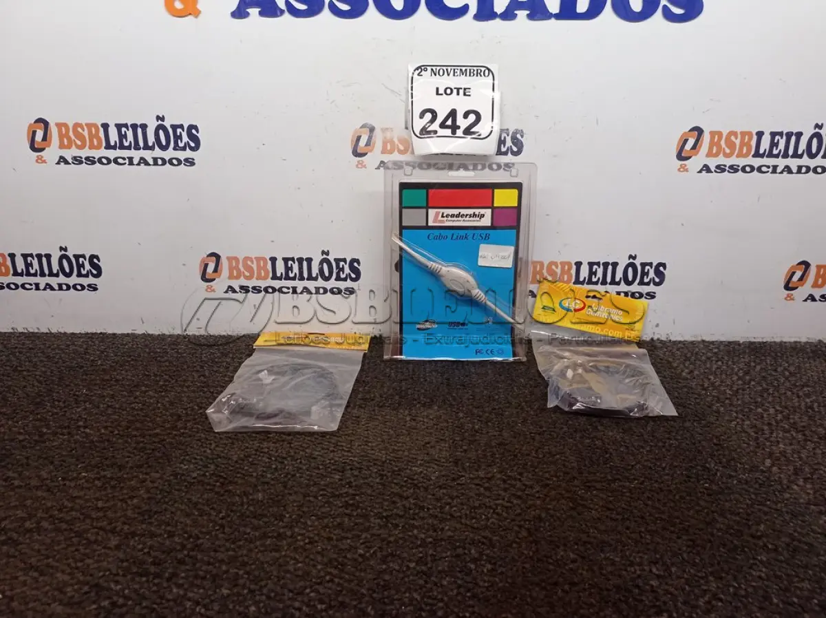 LOTE 242 - 01 CAIXA C/GRANDE QUANTIDADE DE CABOS E FONTES. (NO ESTADO) ATENÇÃO! FAZER A VISITAÇÃO ANTES DE ARREMATAR, NÃO SABEMOS SE FUNCIONA. LEILÃO NÃO TEM GARANTIA E NEM DEVOLUÇÃO, SUJEITO A POSSÍVEIS AVARIAS VISÍVEIS/OCULTAS E/OU AUSÊNCIA DE COMPONENTES.