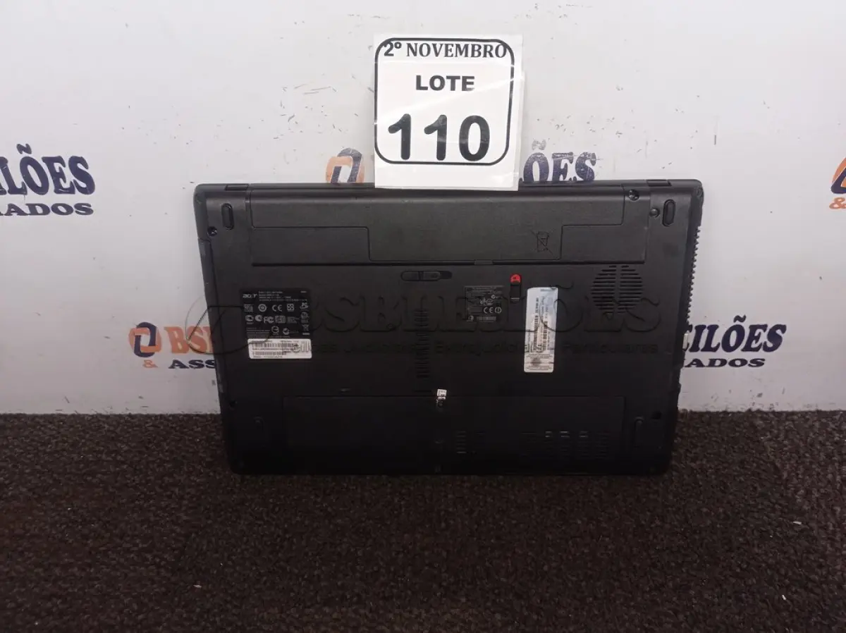 LOTE 110 - 01 NOTEBOOK MARCA ACER. (NO ESTADO) ATENÇÃO! FAZER A VISITAÇÃO ANTES DE ARREMATAR, NÃO SABEMOS SE FUNCIONA. LEILÃO NÃO TEM GARANTIA E NEM DEVOLUÇÃO, SUJEITO A POSSÍVEIS AVARIAS VISÍVEIS/OCULTAS E/OU AUSÊNCIA DE COMPONENTES.