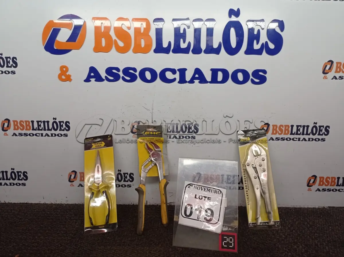 LOTE 019 - 01 ALICATE DE PRESSÃO 10, 01 ALICATE DE BOMBA D’ÁGUA E 01 ALICATE DE BICO MEIA CANA(NOVO) (NO ESTADO) ATENÇÃO! FAZER A VISITAÇÃO ANTES DE ARREMATAR, NÃO SABEMOS SE FUNCIONA. LEILÃO NÃO TEM GARANTIA E NEM DEVOLUÇÃO, SUJEITO A POSSÍVEIS AVARIAS VISÍVEIS/OCULTAS E/OU AUSÊNCIA DE COMPONENTES.