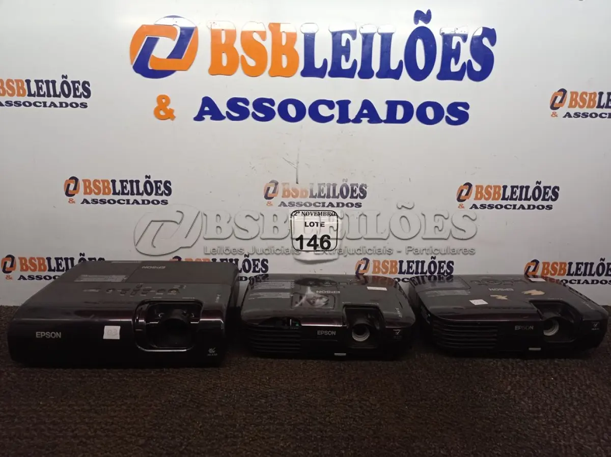 LOTE 146 - 03 PROJETORES MARCA EPSON P/RETIRADA DE PEÇAS. (NO ESTADO) ATENÇÃO! FAZER A VISITAÇÃO ANTES DE ARREMATAR, NÃO SABEMOS SE FUNCIONA. LEILÃO NÃO TEM GARANTIA E NEM DEVOLUÇÃO, SUJEITO A POSSÍVEIS AVARIAS VISÍVEIS/OCULTAS E/OU AUSÊNCIA DE COMPONENTES.