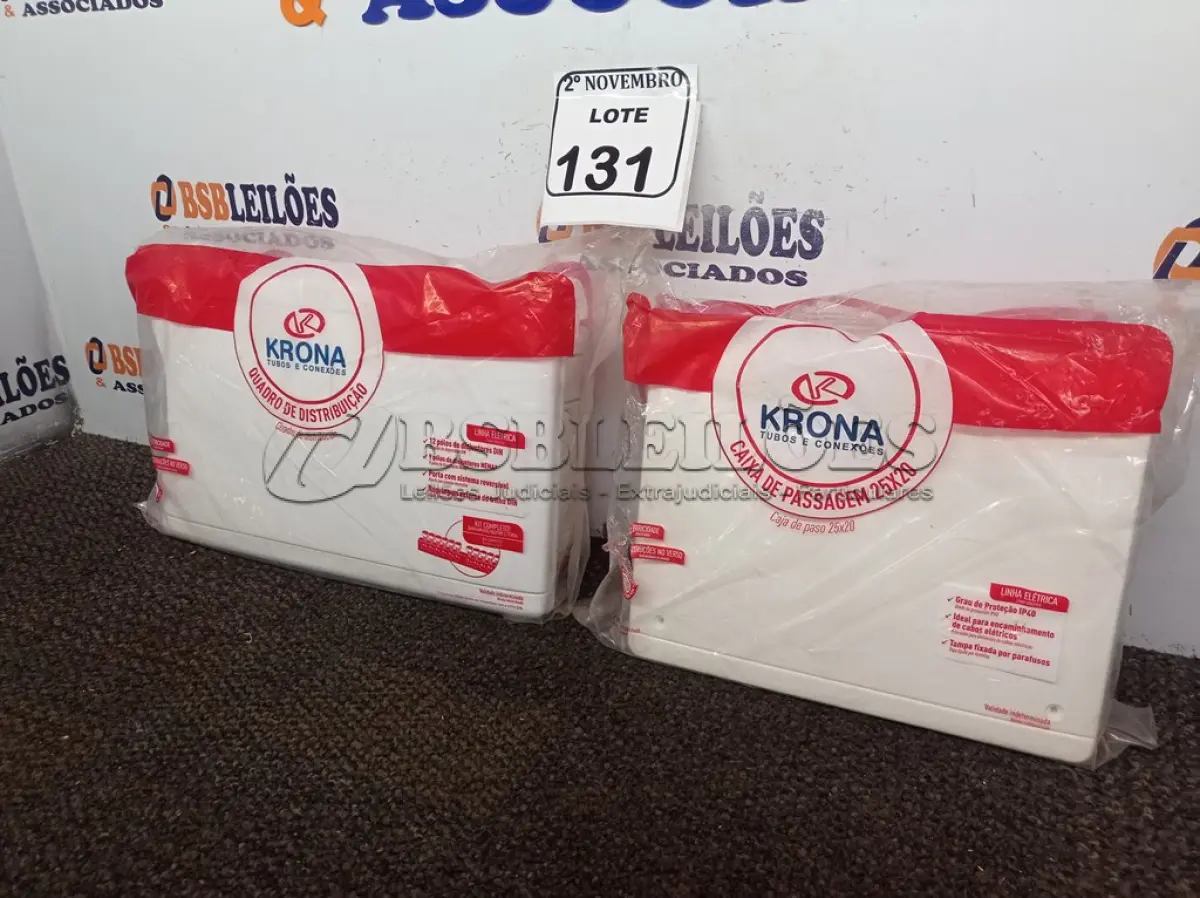 LOTE 131 - 01 CAIXA DE PASSAGEM E 01 QUADRO DE DISTRIBUIÇÃO MARCA KRONA(NOVO). (NO ESTADO) ATENÇÃO! FAZER A VISITAÇÃO ANTES DE ARREMATAR, NÃO SABEMOS SE FUNCIONA. LEILÃO NÃO TEM GARANTIA E NEM DEVOLUÇÃO, SUJEITO A POSSÍVEIS AVARIAS VISÍVEIS/OCULTAS E/OU AUSÊNCIA DE COMPONENTES.