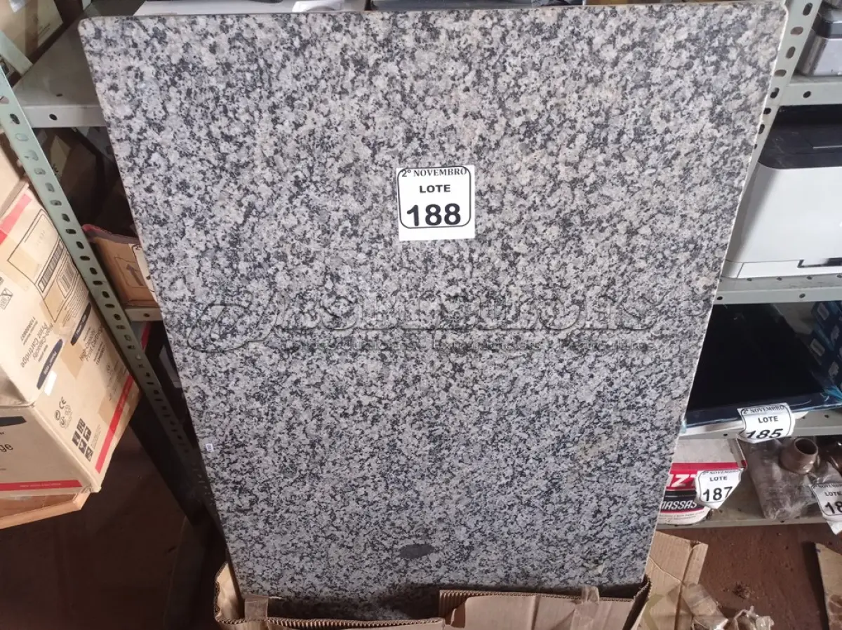 LOTE 188 - 01 PEDRA EM MÁRMORE 1.40X80CM. (NO ESTADO) ATENÇÃO! FAZER A VISITAÇÃO ANTES DE ARREMATAR, NÃO SABEMOS SE FUNCIONA. LEILÃO NÃO TEM GARANTIA E NEM DEVOLUÇÃO, SUJEITO A POSSÍVEIS AVARIAS VISÍVEIS/OCULTAS E/OU AUSÊNCIA DE COMPONENTES.