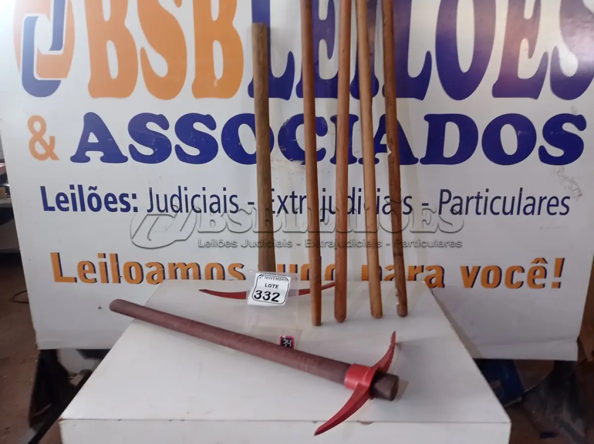 LOTE 332 - 02 PICARETAS E 04 CABOS DE MADEIRA(NOVO). (NO ESTADO) ATENÇÃO! FAZER A VISITAÇÃO ANTES DE ARREMATAR, NÃO SABEMOS SE FUNCIONA. LEILÃO NÃO TEM GARANTIA E NEM DEVOLUÇÃO, SUJEITO A POSSÍVEIS AVARIAS VISÍVEIS/OCULTAS E/OU AUSÊNCIA DE COMPONENTES.