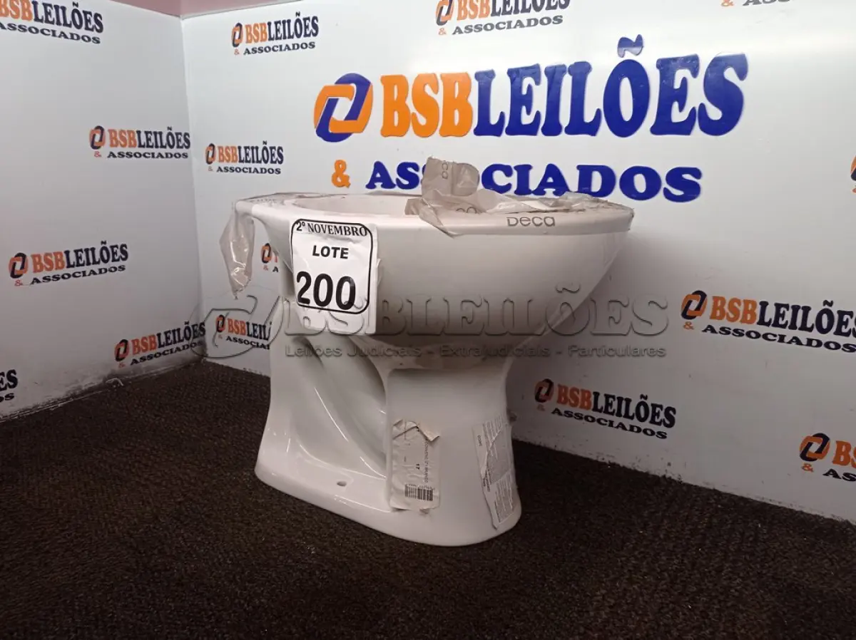 LOTE 200 - 01 VASO SANITÁRIO NA COR BRANCA MARCA DECA(NOVO). (NO ESTADO) ATENÇÃO! FAZER A VISITAÇÃO ANTES DE ARREMATAR, NÃO SABEMOS SE FUNCIONA. LEILÃO NÃO TEM GARANTIA E NEM DEVOLUÇÃO, SUJEITO A POSSÍVEIS AVARIAS VISÍVEIS/OCULTAS E/OU AUSÊNCIA DE COMPONENTES.