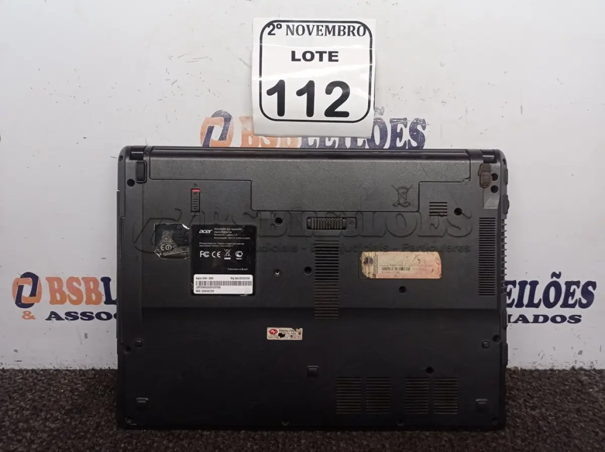 LOTE 112 - 01 NOTEBOOK MARCA ACER. (NO ESTADO) ATENÇÃO! FAZER A VISITAÇÃO ANTES DE ARREMATAR, NÃO SABEMOS SE FUNCIONA. LEILÃO NÃO TEM GARANTIA E NEM DEVOLUÇÃO, SUJEITO A POSSÍVEIS AVARIAS VISÍVEIS/OCULTAS E/OU AUSÊNCIA DE COMPONENTES.
