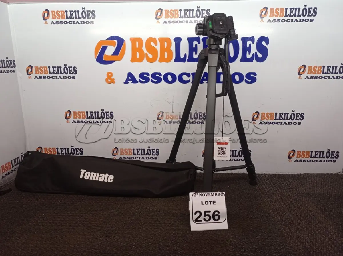 LOTE 256 - 01 TRIPÉ P/ CÂMERA FOTOGRÁFICA MARCA TOMATE. (NO ESTADO) ATENÇÃO! FAZER A VISITAÇÃO ANTES DE ARREMATAR, NÃO SABEMOS SE FUNCIONA. LEILÃO NÃO TEM GARANTIA E NEM DEVOLUÇÃO, SUJEITO A POSSÍVEIS AVARIAS VISÍVEIS/OCULTAS E/OU AUSÊNCIA DE COMPONENTES.