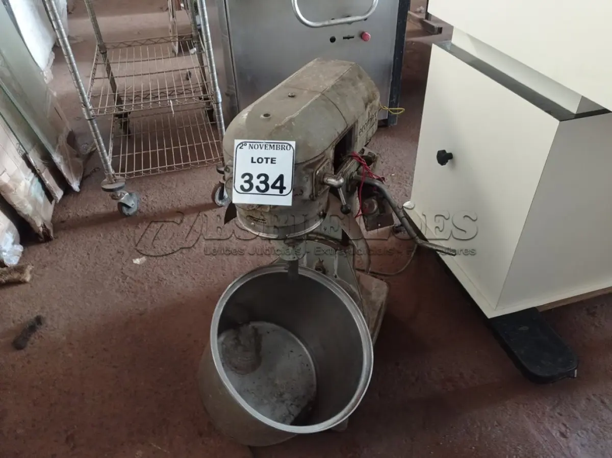 LOTE 334 - 01 SUCATA DE BATEDEIRA. (NO ESTADO) ATENÇÃO! FAZER A VISITAÇÃO ANTES DE ARREMATAR, NÃO SABEMOS SE FUNCIONA. LEILÃO NÃO TEM GARANTIA E NEM DEVOLUÇÃO, SUJEITO A POSSÍVEIS AVARIAS VISÍVEIS/OCULTAS E/OU AUSÊNCIA DE COMPONENTES.