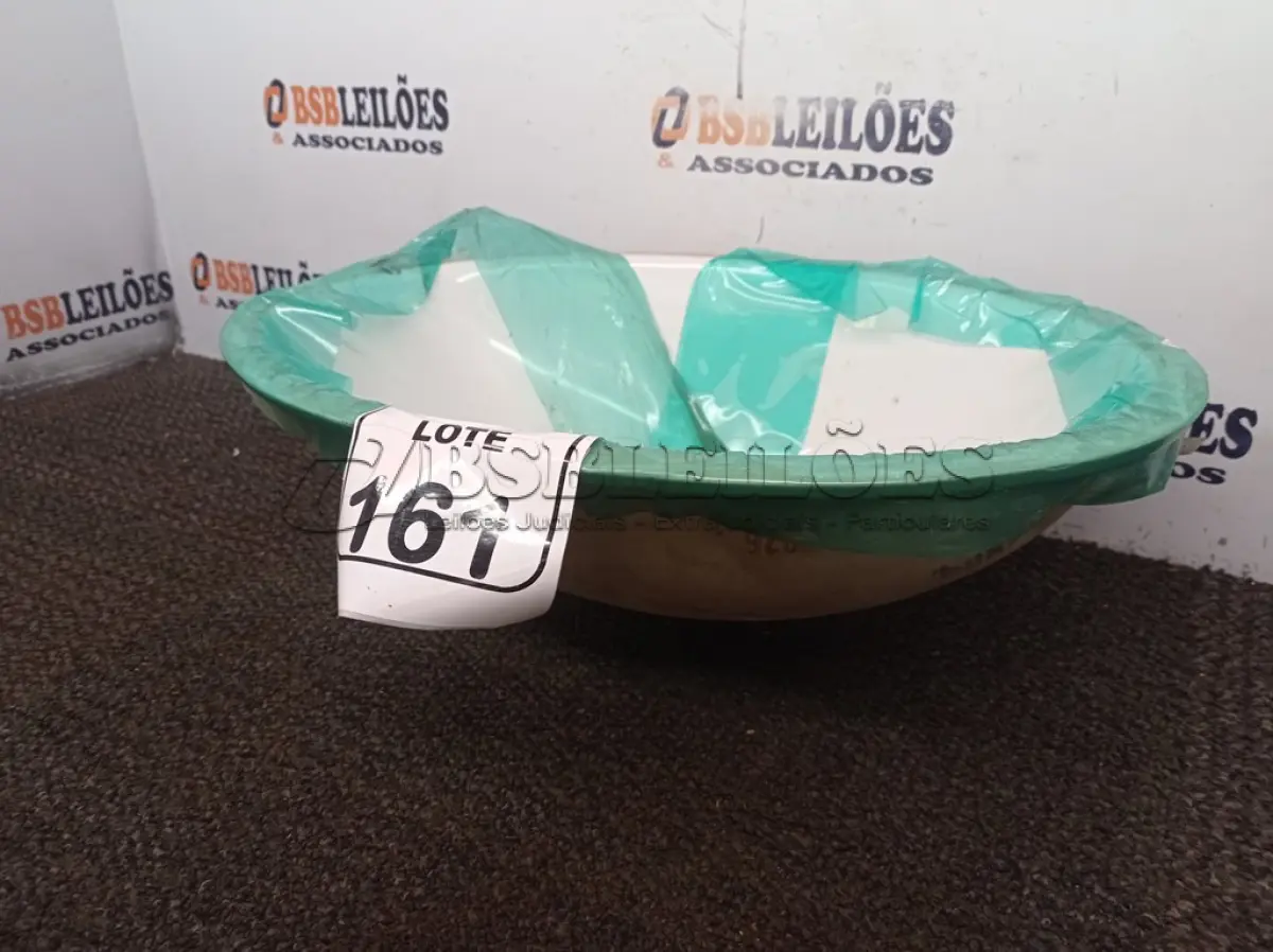 LOTE 161 - 01 CUBA OVAL NA COR BRANCA(NOVO). (NO ESTADO) ATENÇÃO! FAZER A VISITAÇÃO ANTES DE ARREMATAR, NÃO SABEMOS SE FUNCIONA. LEILÃO NÃO TEM GARANTIA E NEM DEVOLUÇÃO, SUJEITO A POSSÍVEIS AVARIAS VISÍVEIS/OCULTAS E/OU AUSÊNCIA DE COMPONENTES.