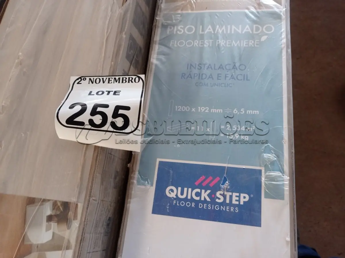 LOTE 255 - 07 CAIXAS DE PISOS LAMINADOS MARCAS E MODELOS DIVERSOS.  (NO ESTADO) ATENÇÃO! FAZER A VISITAÇÃO ANTES DE ARREMATAR, NÃO SABEMOS SE FUNCIONA. LEILÃO NÃO TEM GARANTIA E NEM DEVOLUÇÃO, SUJEITO A POSSÍVEIS AVARIAS VISÍVEIS/OCULTAS E/OU AUSÊNCIA DE COMPONENTES.