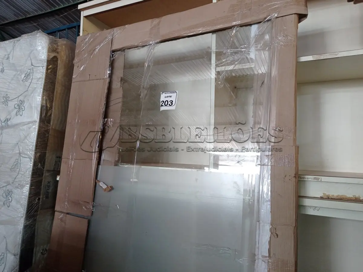LOTE 203 - 01 VIDRO 2.0X1.30CM. (NO ESTADO) ATENÇÃO! FAZER A VISITAÇÃO ANTES DE ARREMATAR, NÃO SABEMOS SE FUNCIONA. LEILÃO NÃO TEM GARANTIA E NEM DEVOLUÇÃO, SUJEITO A POSSÍVEIS AVARIAS VISÍVEIS/OCULTAS E/OU AUSÊNCIA DE COMPONENTES.