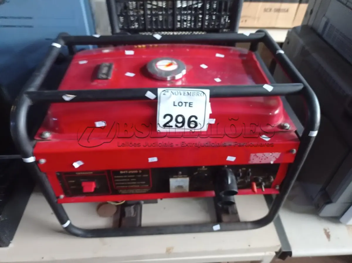 LOTE 296 - 01 GERADOR PORTÁTIL MARCA BRANBCO MODELO B4T2500-S 110/220V.(FUNCIONANDO) (NO ESTADO) ATENÇÃO! FAZER A VISITAÇÃO ANTES DE ARREMATAR, NÃO SABEMOS SE FUNCIONA. LEILÃO NÃO TEM GARANTIA E NEM DEVOLUÇÃO, SUJEITO A POSSÍVEIS AVARIAS VISÍVEIS/OCULTAS E/OU AUSÊNCIA DE COMPONENTES.