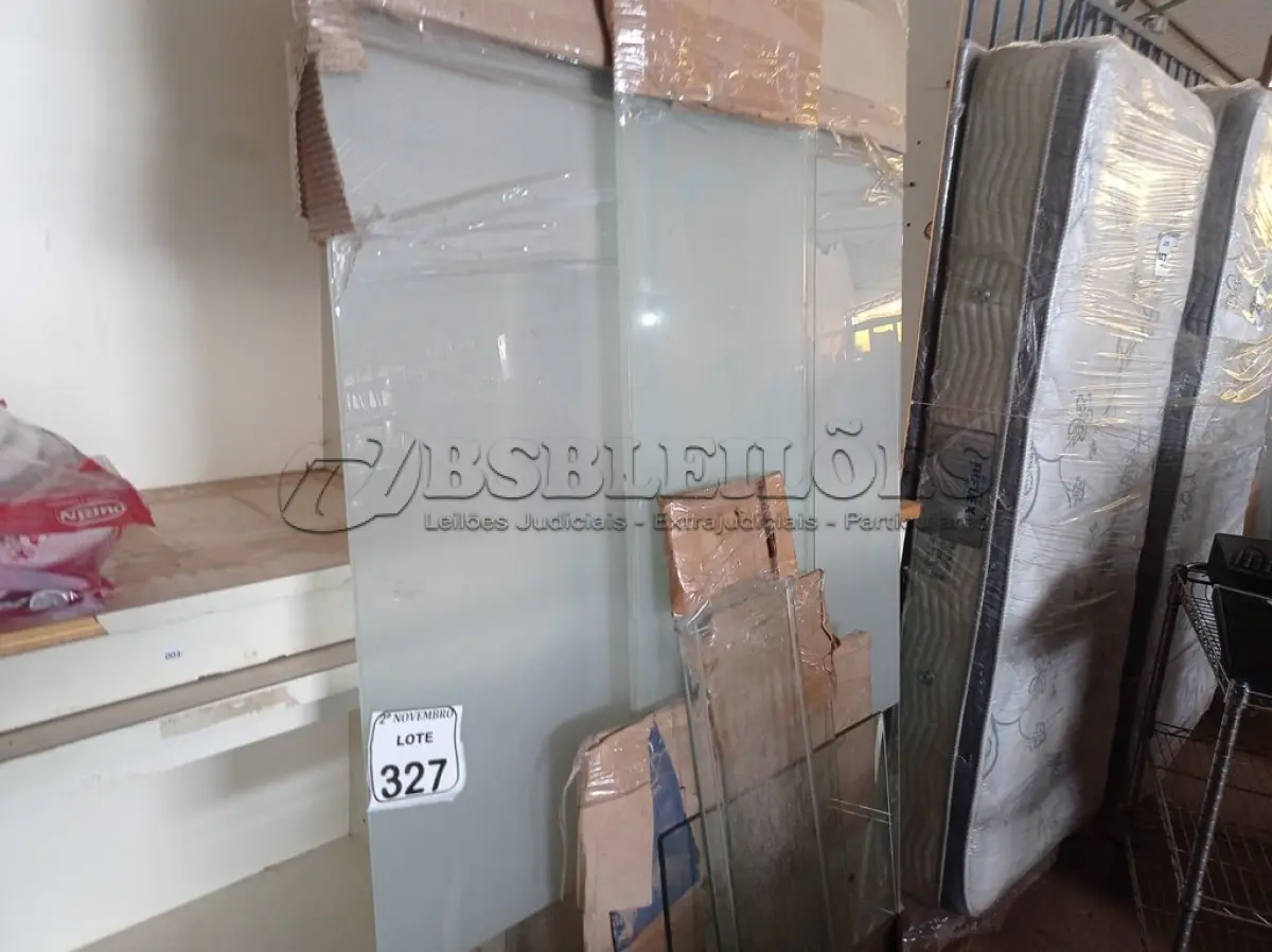 LOTE 327 - 01 LOTE C/VÁRIO VIDROS AVULSOS TAMANHOS DIVERSOS. (NO ESTADO) ATENÇÃO! FAZER A VISITAÇÃO ANTES DE ARREMATAR, NÃO SABEMOS SE FUNCIONA. LEILÃO NÃO TEM GARANTIA E NEM DEVOLUÇÃO, SUJEITO A POSSÍVEIS AVARIAS VISÍVEIS/OCULTAS E/OU AUSÊNCIA DE COMPONENTES.