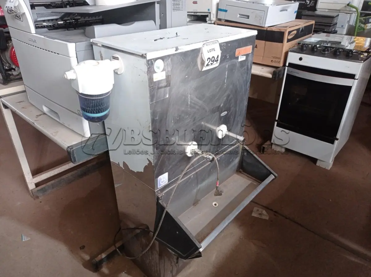 LOTE 294 - 01 BEBEDOURO MARCA NARDIN INCOMPLETO. (NO ESTADO) ATENÇÃO! FAZER A VISITAÇÃO ANTES DE ARREMATAR, NÃO SABEMOS SE FUNCIONA. LEILÃO NÃO TEM GARANTIA E NEM DEVOLUÇÃO, SUJEITO A POSSÍVEIS AVARIAS VISÍVEIS/OCULTAS E/OU AUSÊNCIA DE COMPONENTES.