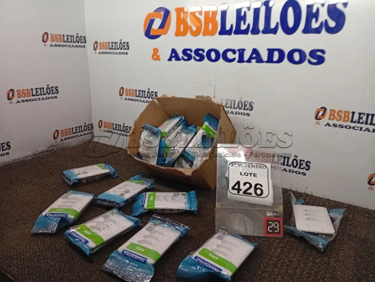 LOTE 426 - 01 LOTE COM GRANDE QUANTIDADE DE TOMADAS MARCAS E MODELOS DIVERSOS(NOVO). (NO ESTADO) ATENÇÃO! FAZER A VISITAÇÃO ANTES DE ARREMATAR, NÃO SABEMOS SE FUNCIONA. LEILÃO NÃO TEM GARANTIA E NEM DEVOLUÇÃO, SUJEITO A POSSÍVEIS AVARIAS VISÍVEIS/OCULTAS E/OU AUSÊNCIA DE COMPONENTES.