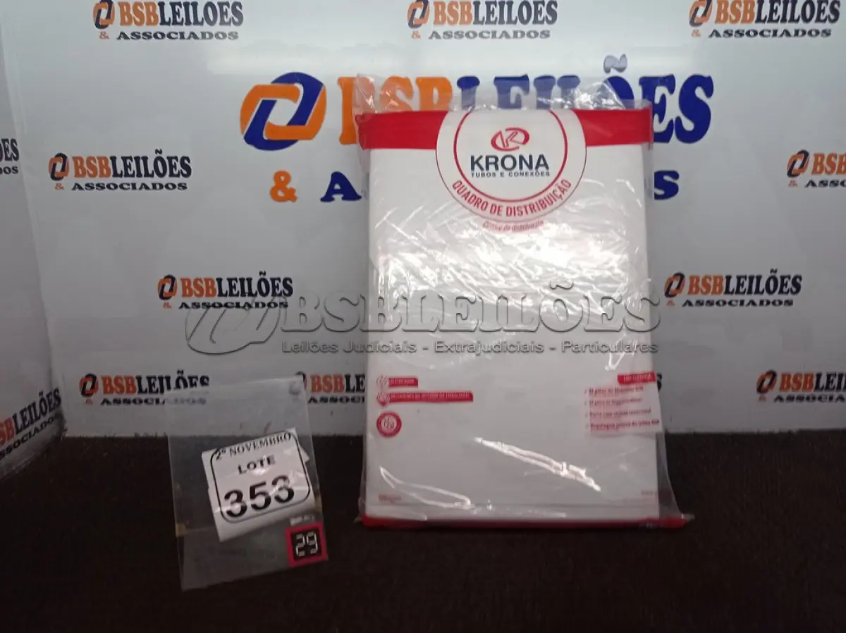 LOTE 353 - 01 QUADRO DE DISTRIBUIÇÃO MARCA KRONA(NOVO). (NO ESTADO) ATENÇÃO! FAZER A VISITAÇÃO ANTES DE ARREMATAR, NÃO SABEMOS SE FUNCIONA. LEILÃO NÃO TEM GARANTIA E NEM DEVOLUÇÃO, SUJEITO A POSSÍVEIS AVARIAS VISÍVEIS/OCULTAS E/OU AUSÊNCIA DE COMPONENTES.