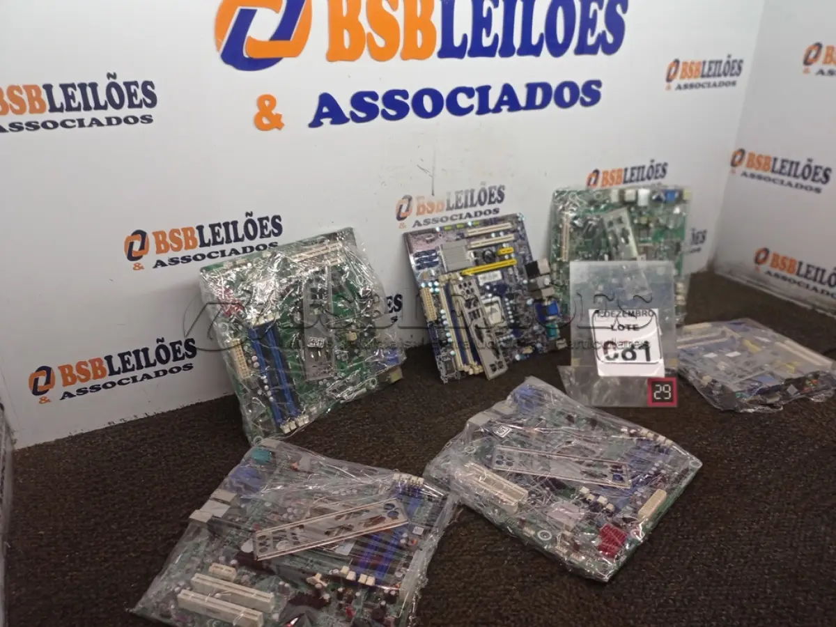 LOTE 081 - 06 PLACAS MÃE MARCAS E MODELOS DIVERSOS. (NO ESTADO) ATENÇÃO! FAZER A VISITAÇÃO ANTES DE ARREMATAR, NÃO SABEMOS SE FUNCIONA. LEILÃO NÃO TEM GARANTIA E NEM DEVOLUÇÃO, SUJEITO A POSSÍVEIS AVARIAS VISÍVEIS/OCULTAS E/OU AUSÊNCIA DE COMPONENTES.