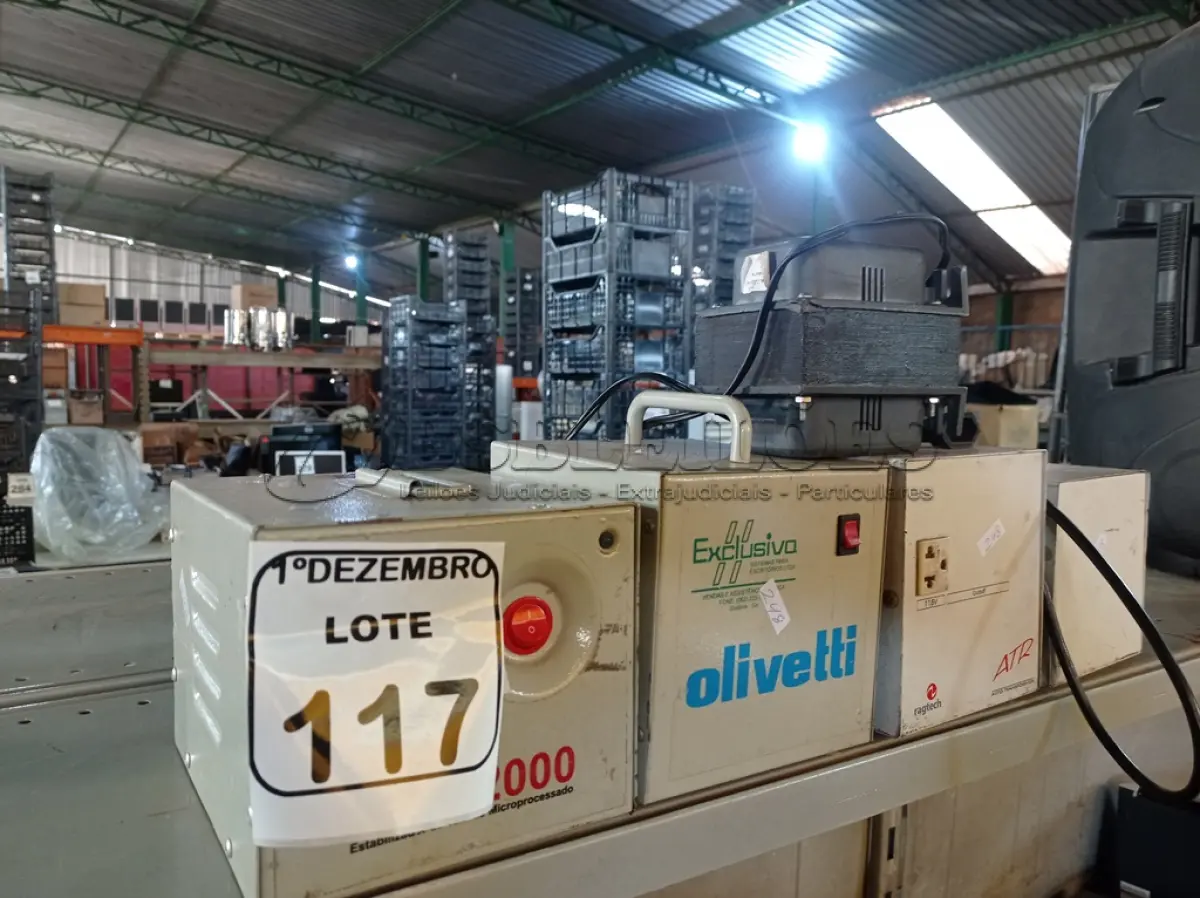 LOTE 117 - 05 TRANSFORMADORES DE ENERGIA MODELOS DIVERSOS. (NO ESTADO) ATENÇÃO! FAZER A VISITAÇÃO ANTES DE ARREMATAR, NÃO SABEMOS SE FUNCIONA. LEILÃO NÃO TEM GARANTIA E NEM DEVOLUÇÃO, SUJEITO A POSSÍVEIS AVARIAS VISÍVEIS/OCULTAS E/OU AUSÊNCIA DE COMPONENTES.