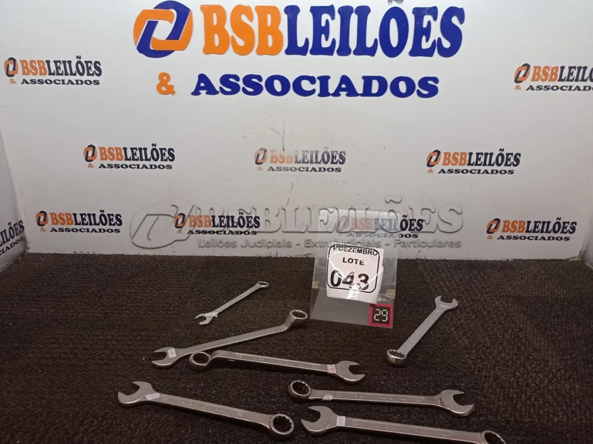 LOTE 043 - 07 CHAVES COMBINADAS. (NO ESTADO) ATENÇÃO! FAZER A VISITAÇÃO ANTES DE ARREMATAR, NÃO SABEMOS SE FUNCIONA. LEILÃO NÃO TEM GARANTIA E NEM DEVOLUÇÃO, SUJEITO A POSSÍVEIS AVARIAS VISÍVEIS/OCULTAS E/OU AUSÊNCIA DE COMPONENTES.
