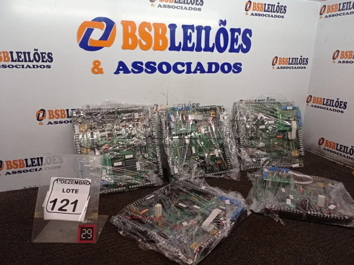 LOTE 121 - 05 PLACAS ELETRÔNICAS. (NO ESTADO) ATENÇÃO! FAZER A VISITAÇÃO ANTES DE ARREMATAR, NÃO SABEMOS SE FUNCIONA. LEILÃO NÃO TEM GARANTIA E NEM DEVOLUÇÃO, SUJEITO A POSSÍVEIS AVARIAS VISÍVEIS/OCULTAS E/OU AUSÊNCIA DE COMPONENTES.