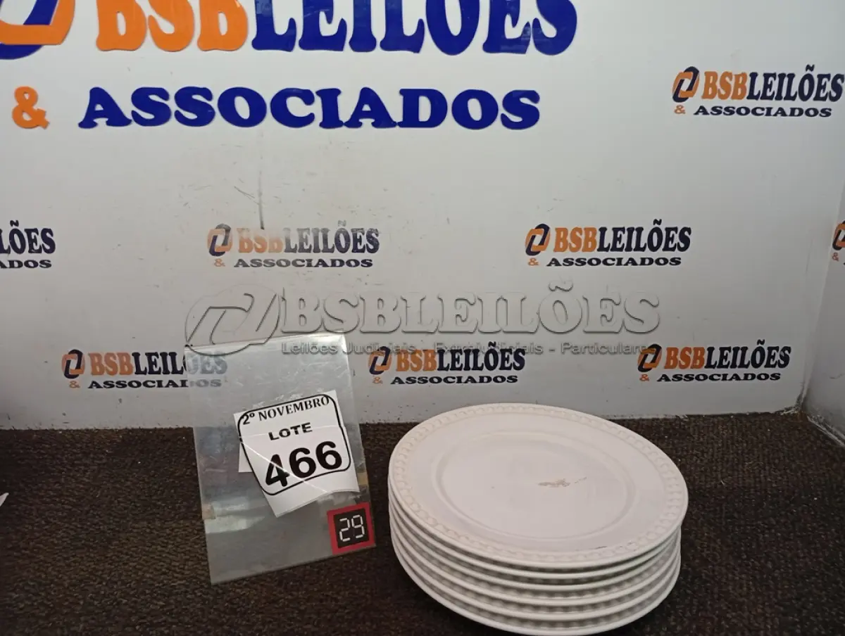 LOTE 466 - 06 PRATOS BRANCOS GRANDES. (NO ESTADO) ATENÇÃO! FAZER A VISITAÇÃO ANTES DE ARREMATAR, NÃO SABEMOS SE FUNCIONA. LEILÃO NÃO TEM GARANTIA E NEM DEVOLUÇÃO, SUJEITO A POSSÍVEIS AVARIAS VISÍVEIS/OCULTAS E/OU AUSÊNCIA DE COMPONENTES.