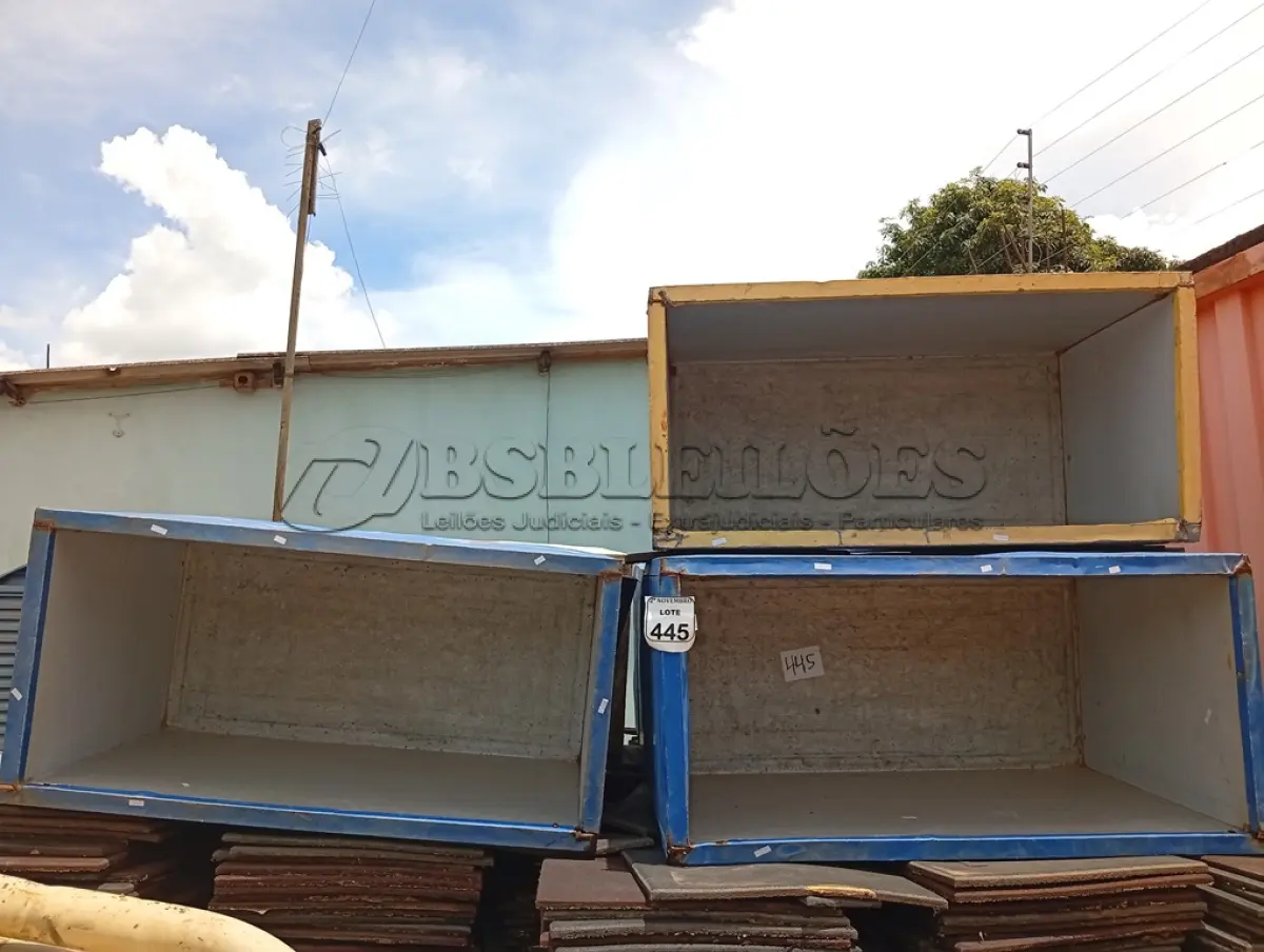 LOTE 445 - 05 CAIXAS DE FREEZER S/TAMPA. (NO ESTADO) ATENÇÃO! FAZER A VISITAÇÃO ANTES DE ARREMATAR, NÃO SABEMOS SE FUNCIONA. LEILÃO NÃO TEM GARANTIA E NEM DEVOLUÇÃO, SUJEITO A POSSÍVEIS AVARIAS VISÍVEIS/OCULTAS E/OU AUSÊNCIA DE COMPONENTES.
