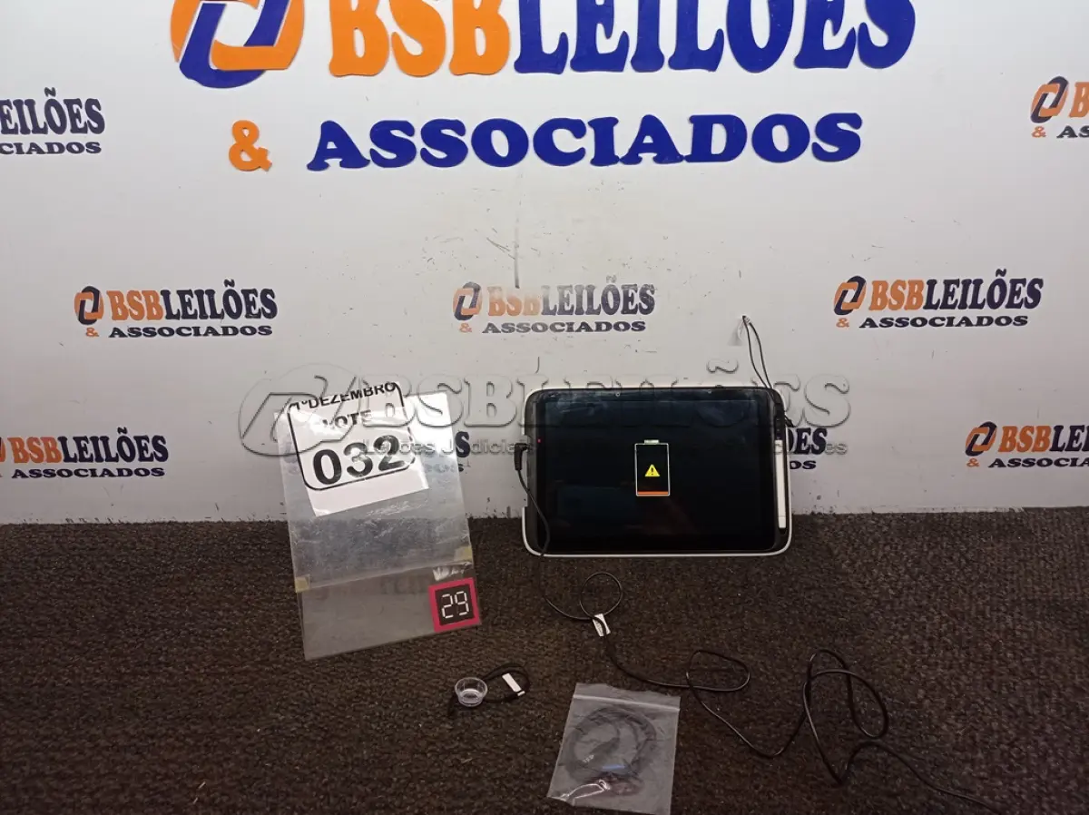 LOTE 032 - 01 TABLET MARCA INTEL. (NO ESTADO) ATENÇÃO! FAZER A VISITAÇÃO ANTES DE ARREMATAR, NÃO SABEMOS SE FUNCIONA. LEILÃO NÃO TEM GARANTIA E NEM DEVOLUÇÃO, SUJEITO A POSSÍVEIS AVARIAS VISÍVEIS/OCULTAS E/OU AUSÊNCIA DE COMPONENTES.