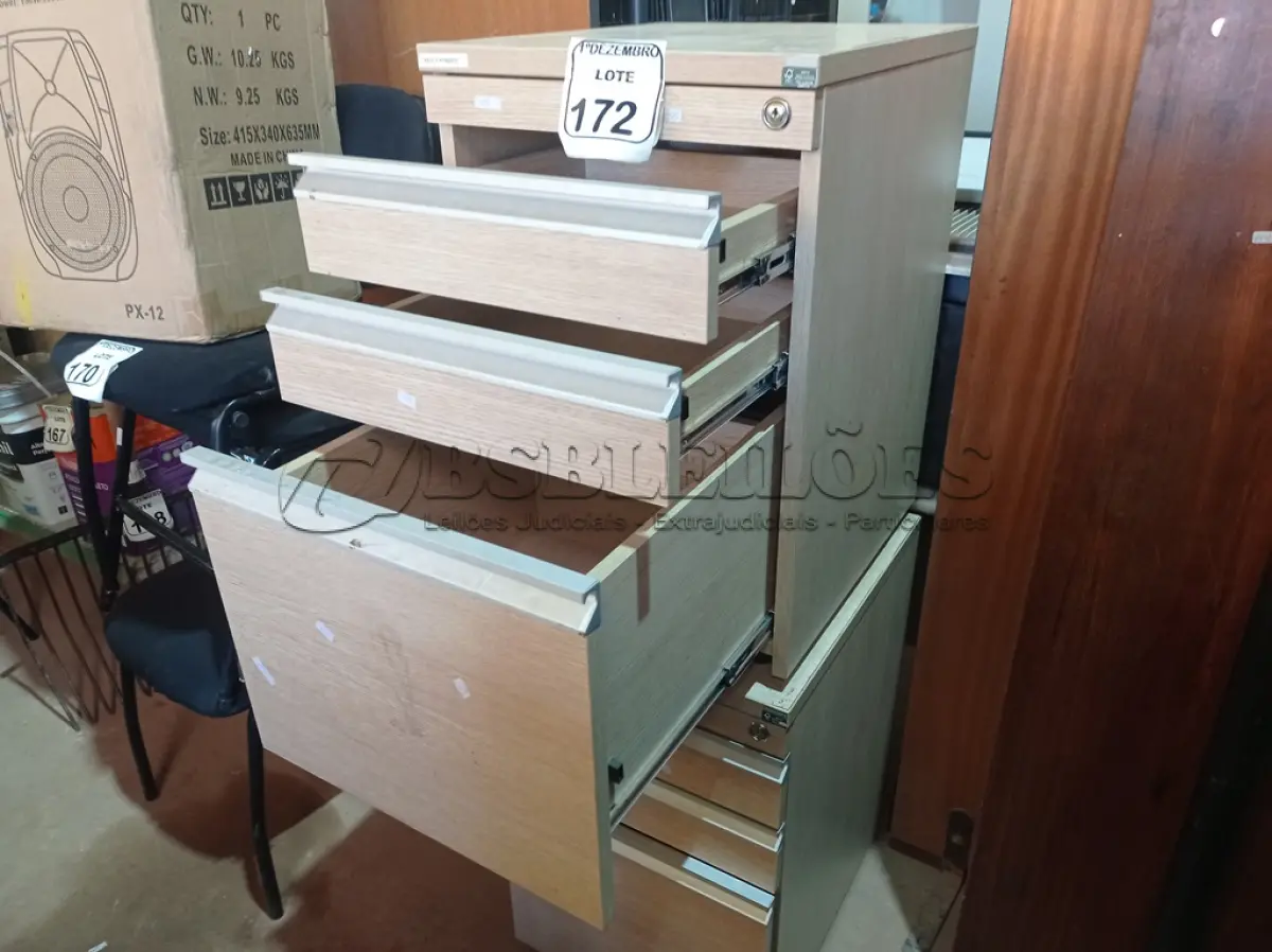 LOTE 172 - 02 GAVETEIROS EM MADEIRA. (NO ESTADO) ATENÇÃO! FAZER A VISITAÇÃO ANTES DE ARREMATAR, NÃO SABEMOS SE FUNCIONA. LEILÃO NÃO TEM GARANTIA E NEM DEVOLUÇÃO, SUJEITO A POSSÍVEIS AVARIAS VISÍVEIS/OCULTAS E/OU AUSÊNCIA DE COMPONENTES.