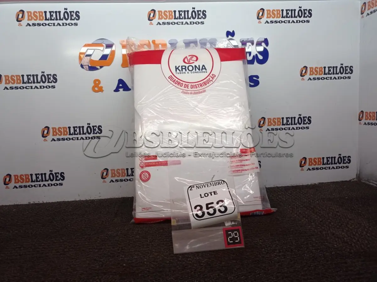 LOTE 353 - 01 QUADRO DE DISTRIBUIÇÃO MARCA KRONA(NOVO). (NO ESTADO) ATENÇÃO! FAZER A VISITAÇÃO ANTES DE ARREMATAR, NÃO SABEMOS SE FUNCIONA. LEILÃO NÃO TEM GARANTIA E NEM DEVOLUÇÃO, SUJEITO A POSSÍVEIS AVARIAS VISÍVEIS/OCULTAS E/OU AUSÊNCIA DE COMPONENTES.